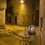 Between Split And Trogir - 100m To The Apartment Kaštela