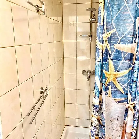 Family House Between Split And Trogir Hébergement de vacances *