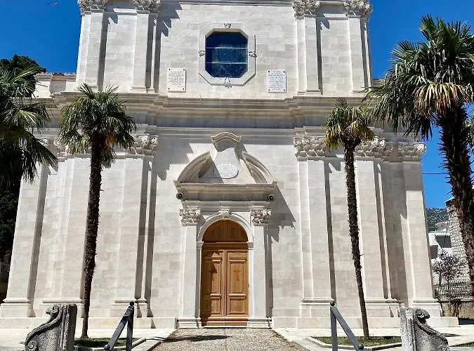 Between Split And Trogir - 100m To The